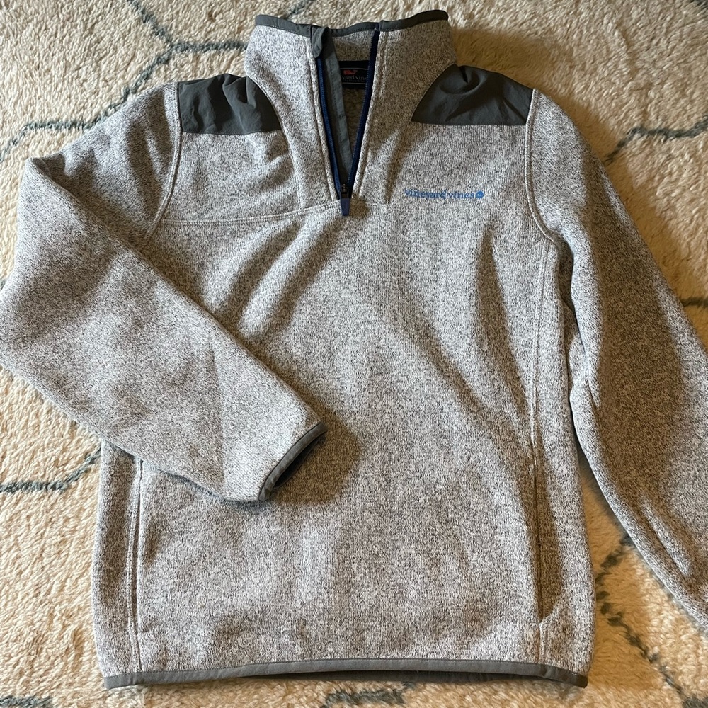 Boy’s Vineyard Vines Quarter Zip Pullover Shirt. Size Medium (12-14)